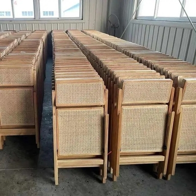 Eetstoel van massief hout van rotan voor restaurant en thuis